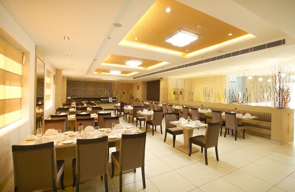Days Hotel By Wyndham Neemrana Restaurante foto